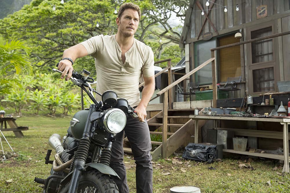 First Full Trailer <strong><em>Jurassic World</em></strong> Arrives Early