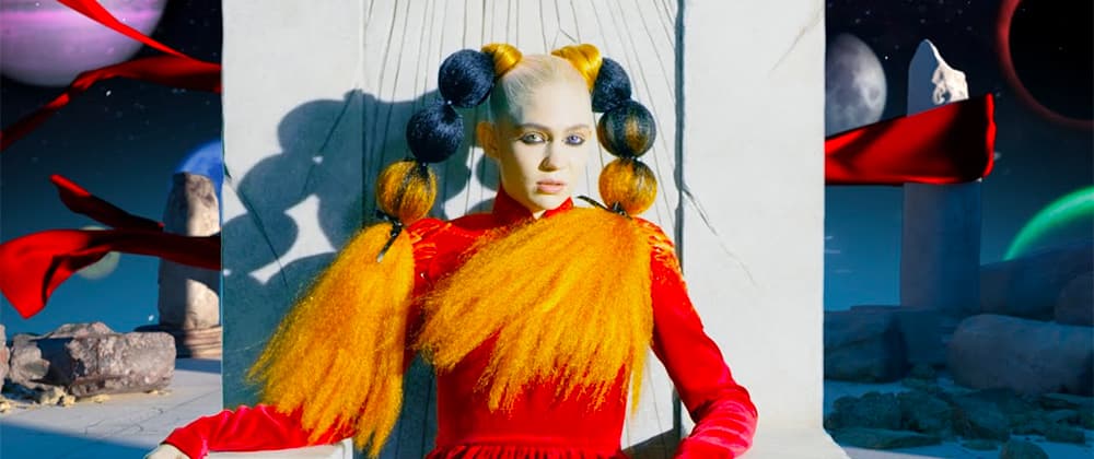 即睇／聽 Grimes 新歌 <strong>"Delete Forever"</strong>