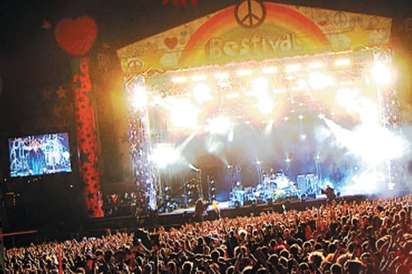 The Cure 為慈善推出 <strong><em>Bestival Live 2011</em></strong> 籌款